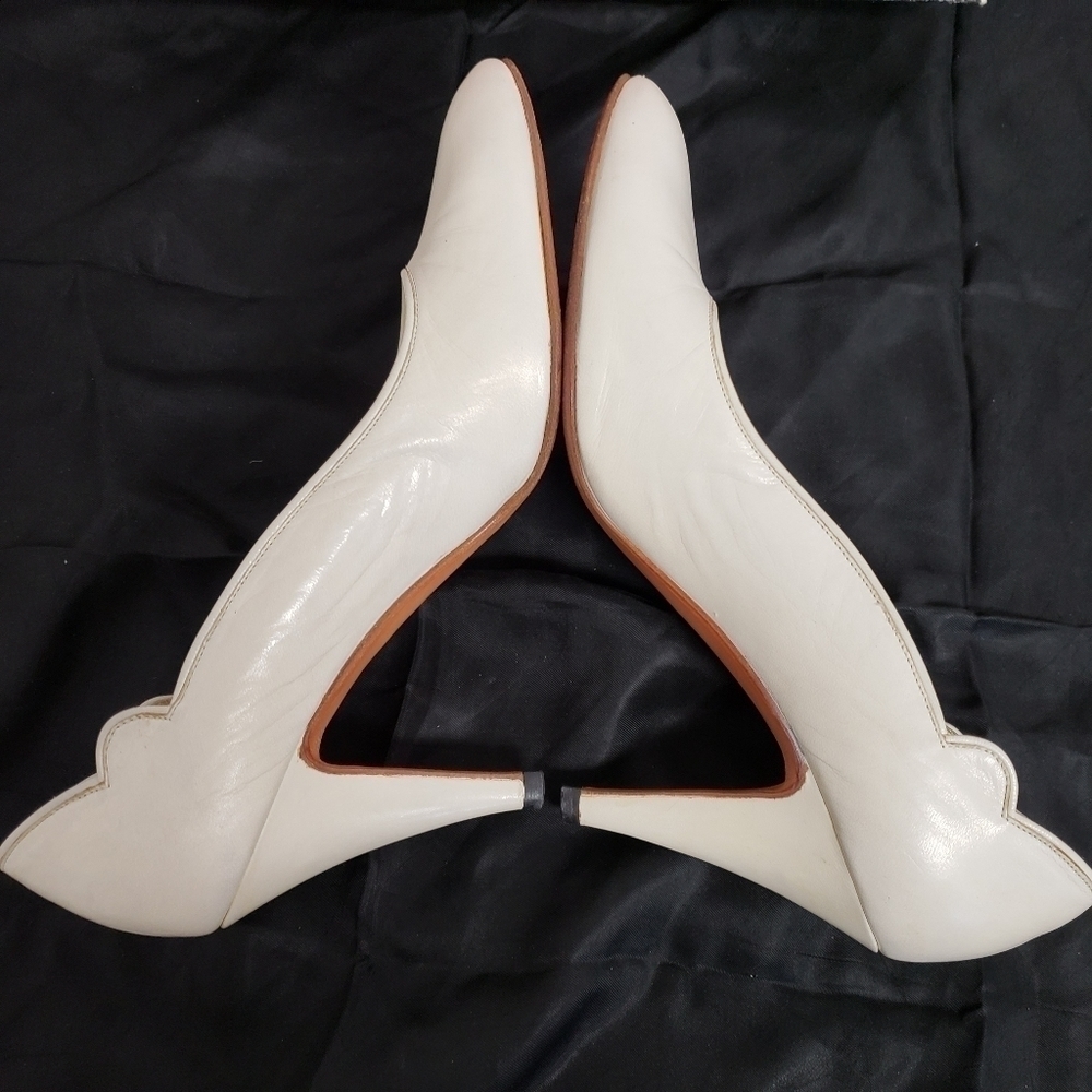 Pancaldi Vartan Winter White Ivory Kid Leather 8AA Narrow Pump Heels EUC in box - Picture 8 of 16